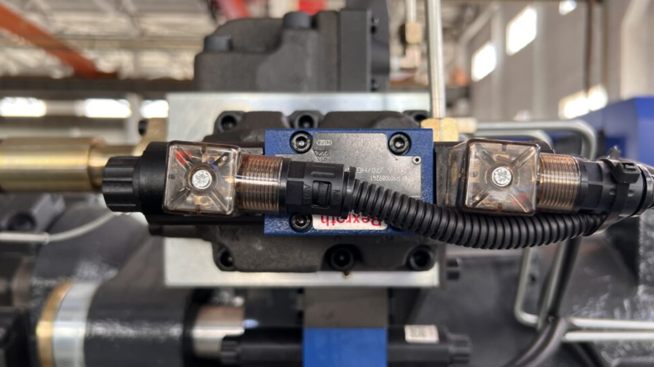 Which Common Issues Do Vertical Injection Molding Machines Cause?