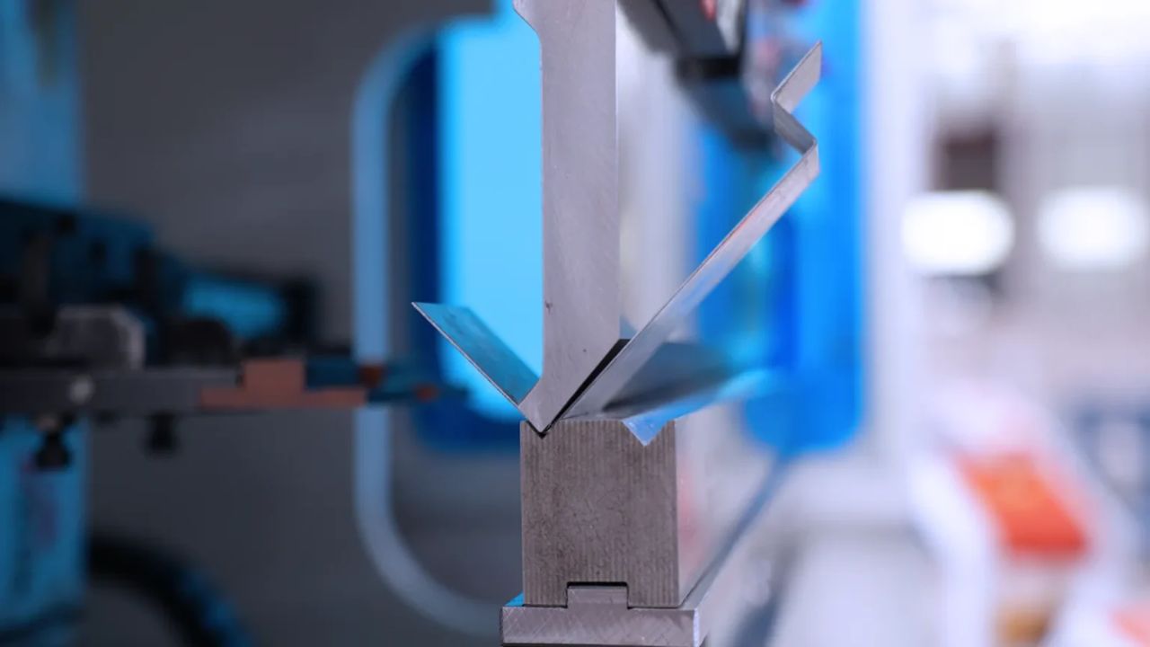 How Press Brake Tooling Affects Forming Quality: V-Die, Punch, and Tool Matching