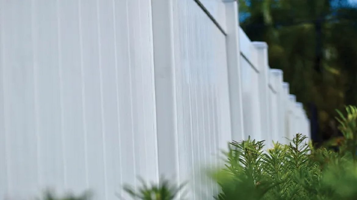 Vinyl-Fence-Wholesale-Affordable-Solutions-for-Durable-Boundaries